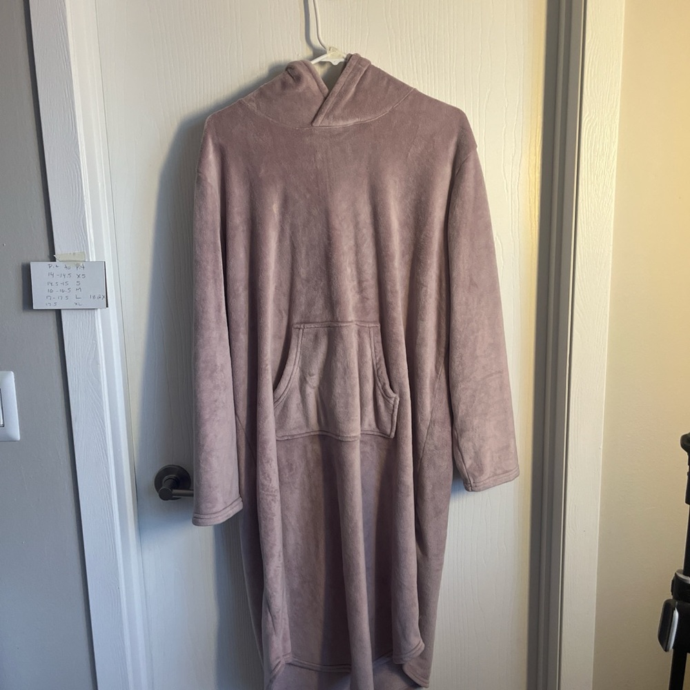 Cozy Hooded Women's Jacket in Mauve